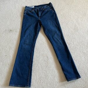 Gap ladies dark denim, size 30/10 regular length, baby boot mid rise